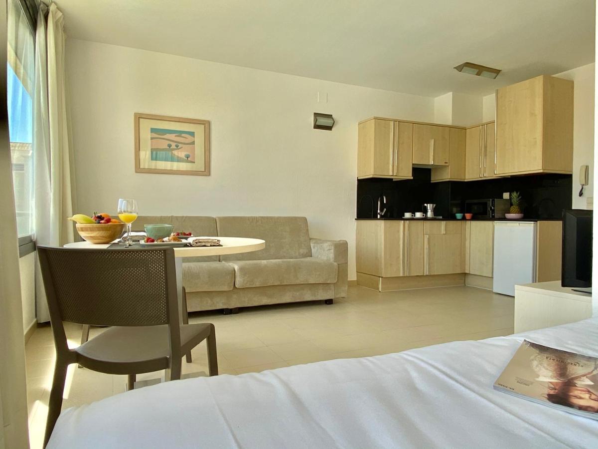 Atenea Park Suites & Apartments Vilanova i la Geltru Exterior photo