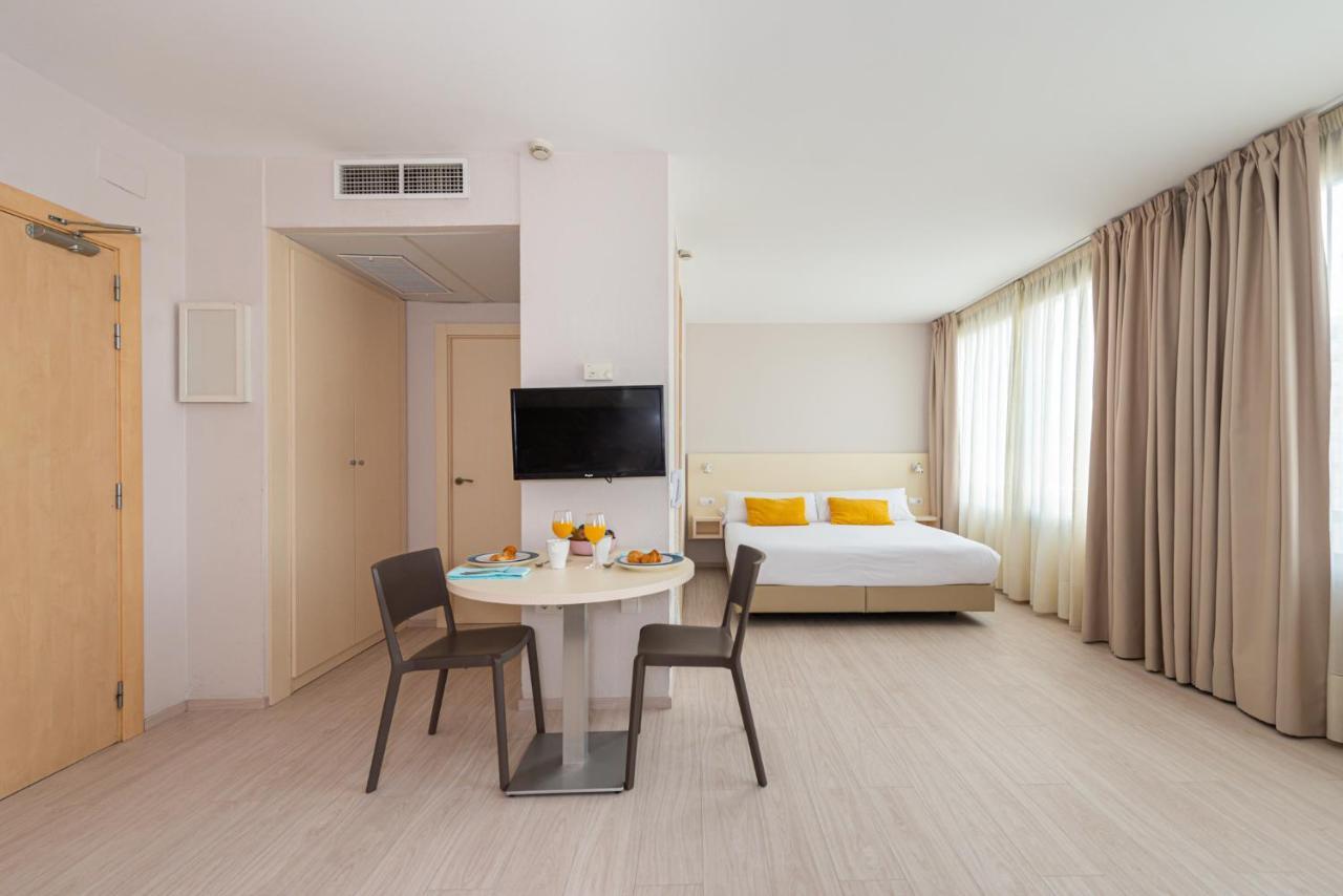 Atenea Park Suites & Apartments Vilanova i la Geltru Exterior photo