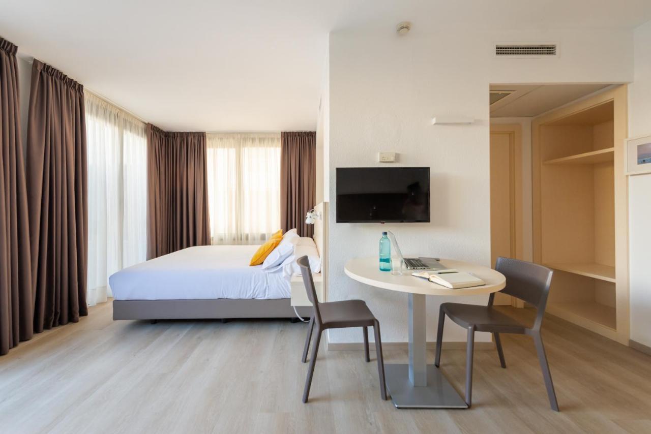 Atenea Park Suites & Apartments Vilanova i la Geltru Exterior photo