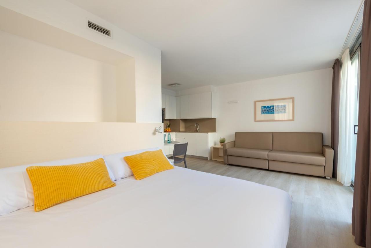 Atenea Park Suites & Apartments Vilanova i la Geltru Exterior photo