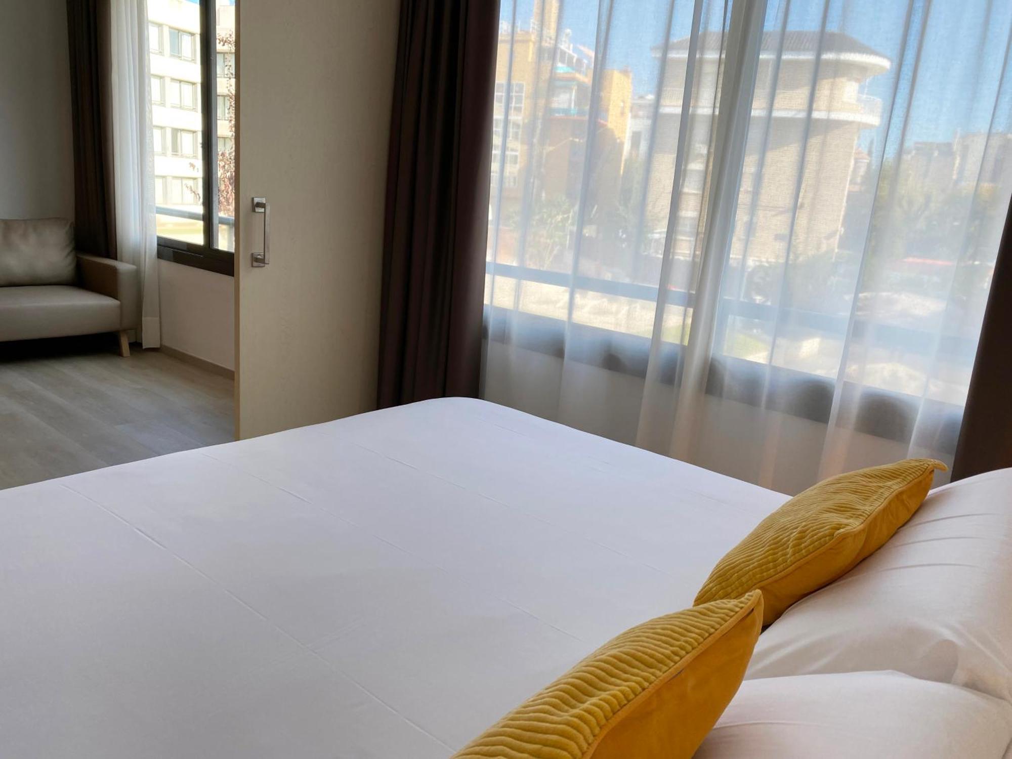 Atenea Park Suites & Apartments Vilanova i la Geltru Exterior photo