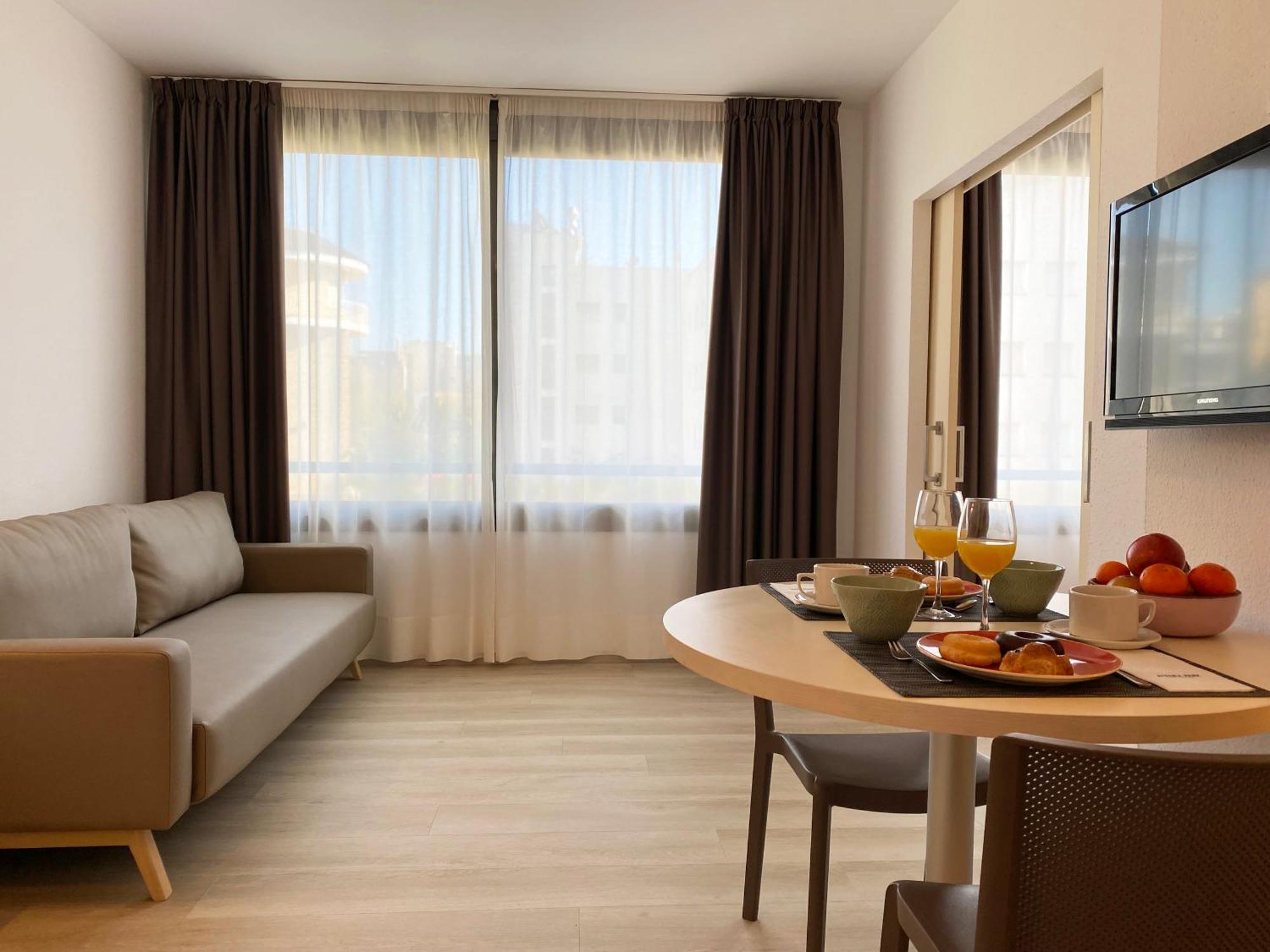 Atenea Park Suites & Apartments Vilanova i la Geltru Exterior photo